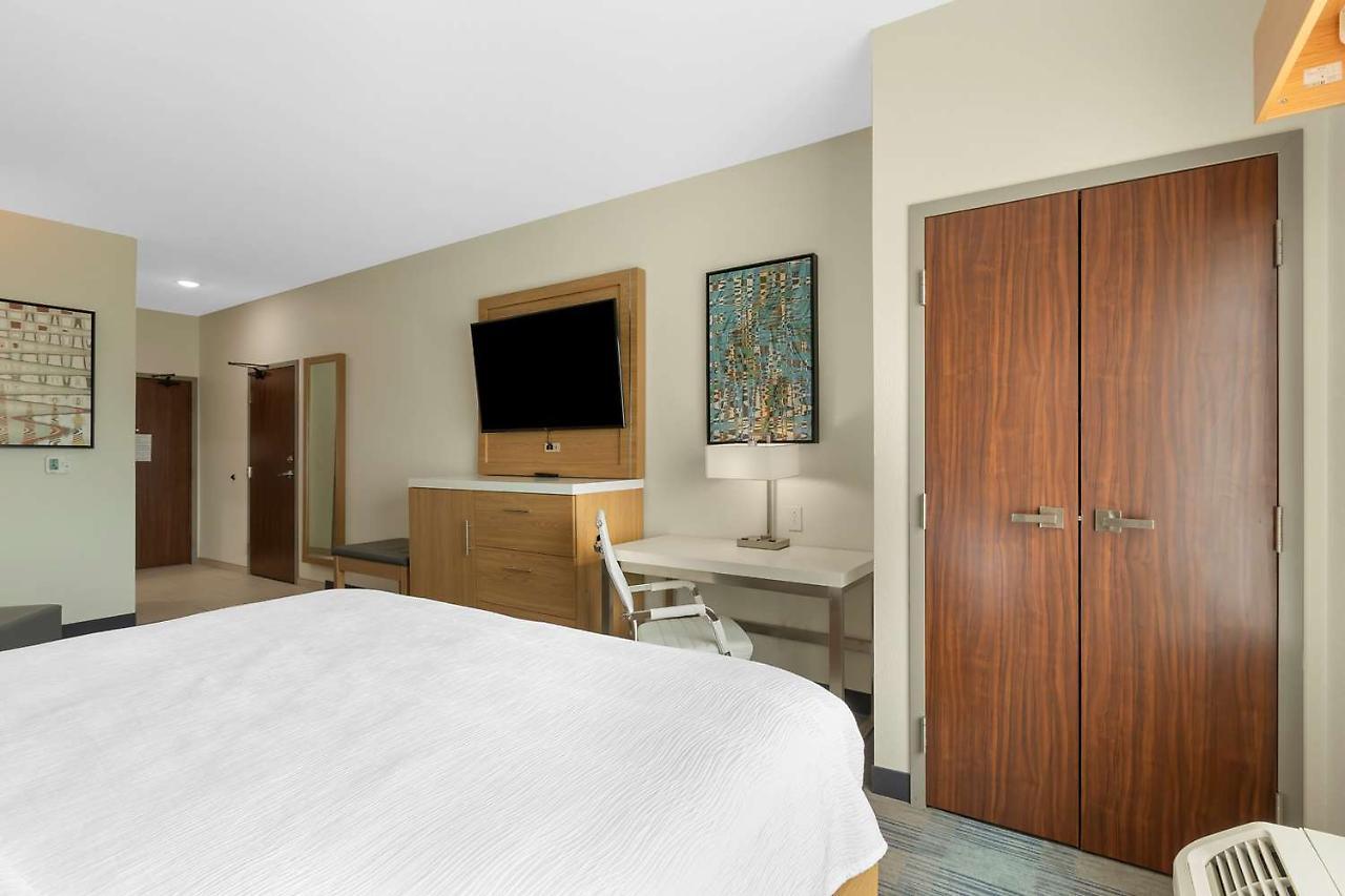 Best Western Plus Coralville Hotel Exterior foto