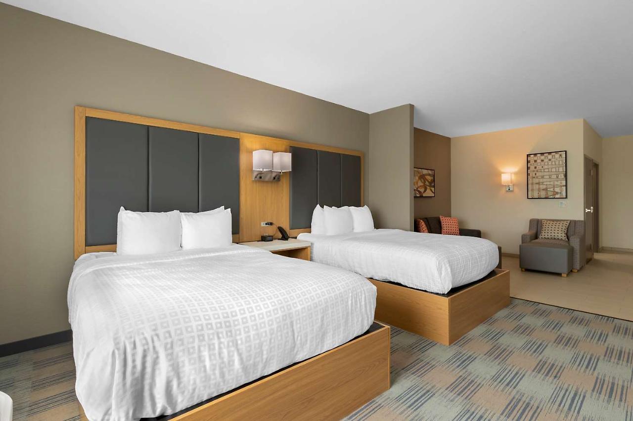 Best Western Plus Coralville Hotel Exterior foto