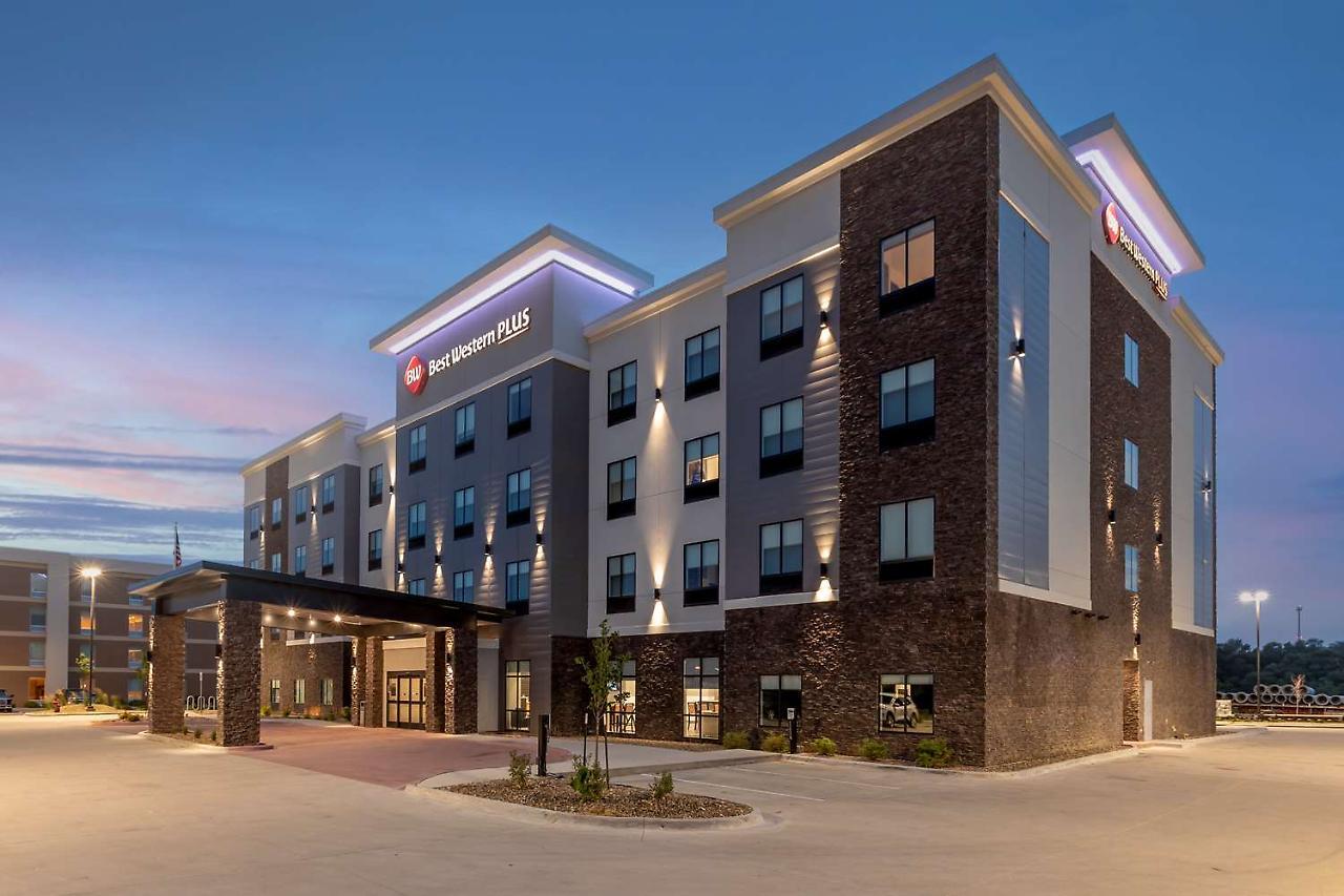 Best Western Plus Coralville Hotel Exterior foto