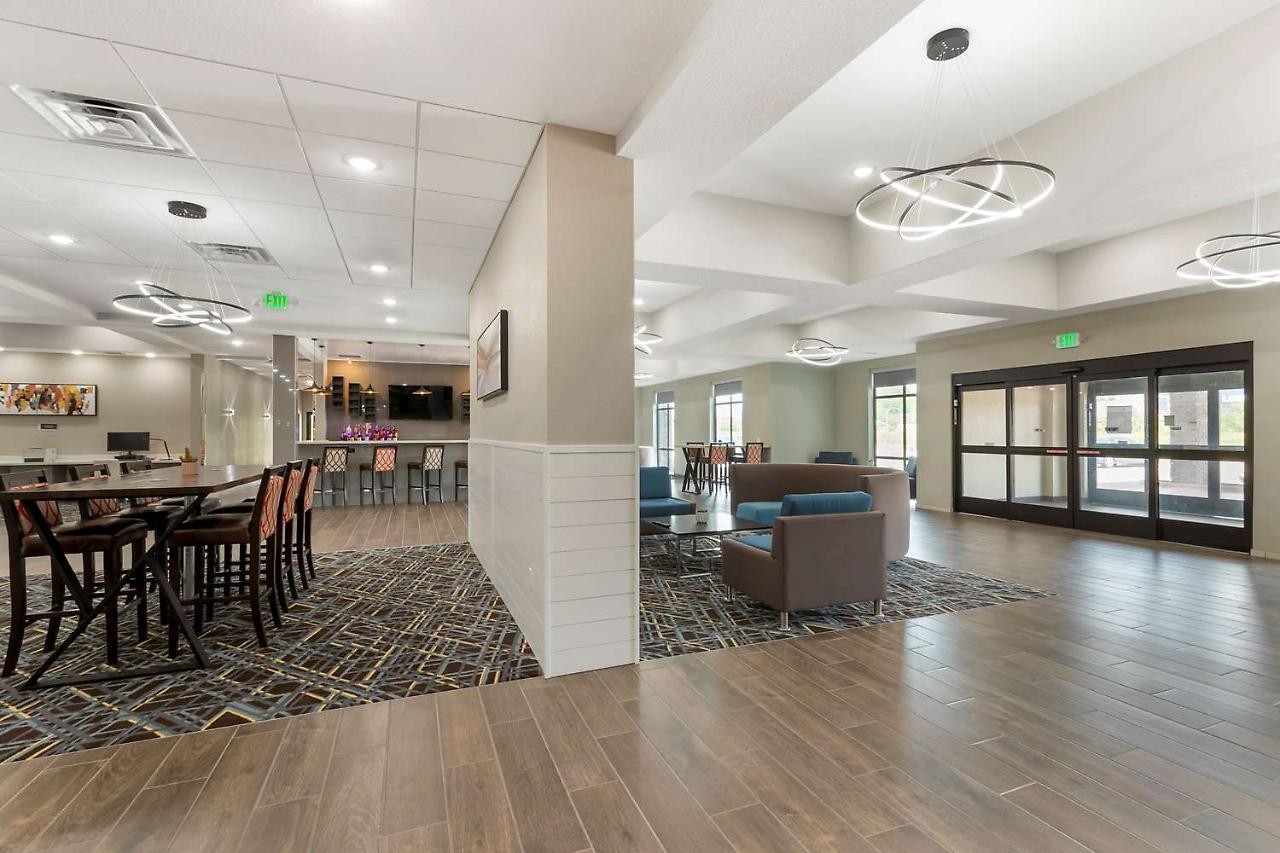 Best Western Plus Coralville Hotel Exterior foto