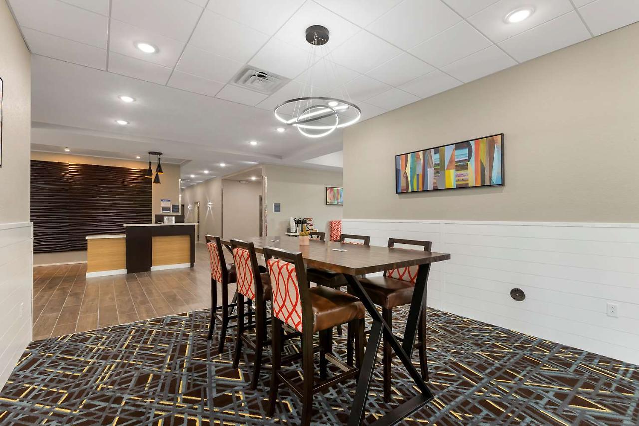 Best Western Plus Coralville Hotel Exterior foto